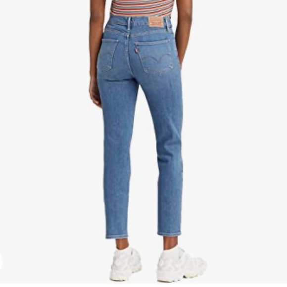Levi's Women's 724 High Rise Straight Crop Jeans - Picture 3 of 4